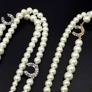 Designer de luxe classique long collier de perles chaîne de pull français double lettre or argent deux tons incrusté de strass femmes charme livrer collier cadeau mère