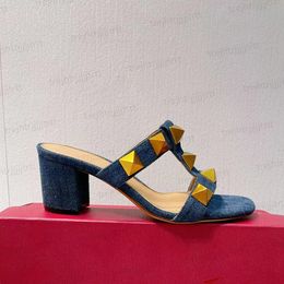 Designer Luxury Denim Slider Garavani Roman Stud 6.5 cm Pantoufles de sandales ouvertes à taux haute à taux haute 35 à 43