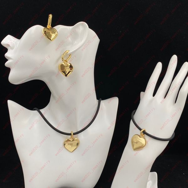 Boucles d'oreilles pendantes en forme de cœur Alphabet en métal design de luxe, bracelets, colliers, costumes pour femmes, cadeaux personnalisés simples, haute qualité avec boîte