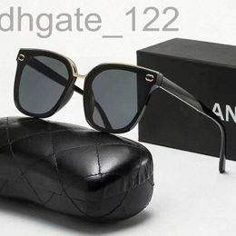 Designer Luxury Designer Brand Channel Sunglasses Sunglass Quality Quality Eyeglass Femmes hommes Glêmes Square Womens Sun Glass UV400 Lens Unisexe avec Huzb