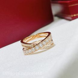 Diseñador de lujo Anillos de pareja de diamantes Personalidad de la marca Anillo de plata de oro Amante de alta calidad Joyería del banquete de boda para niñas Regalo de vacaciones