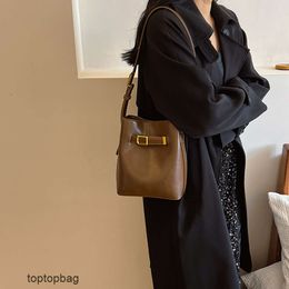 Diseñador de moda de lujo Bolsas cruzadas para cuerpo 2023 Bolso de cubo de un solo hombro de moda y elegante