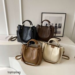 Sacs à bandoulière de mode de luxe de luxeSac à main pour femme portable de grande capacité à la mode ins niche design couleur unie simple sac à bandoulière pour femme
