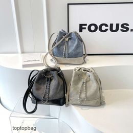 Designer Mode de luxe Cross Body BagsIns2024 Nouveau sac seau minimaliste et à la mode sac à dos à bandoulière unique sac à dos pour femme