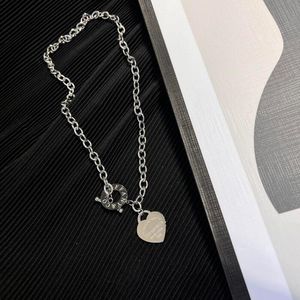 Collier de couture de mode de luxe de créateur 925 Colliers de lettres en acier inoxydable en acier inoxydable en or argenté pour les femmes bijoux Gift PNJC