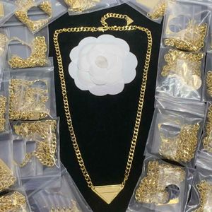 Designer Luxe mode hanger Letter ketting sieraden materiaal Gold Plating ketting Hoge versie Gift Party Moeder Leraar