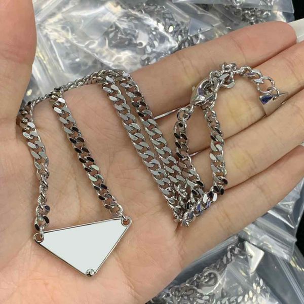 Designer Luxury Fashion Pendant P Letter Classic Triangle Choker Badge Collacollarbone Chain Women Fashion Collier High Version Gift Party Mother professeur