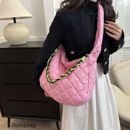 Designer Luxe mode Schoudertassen 2023 Nieuwe Candy onderarmtas met diamantraster Katoenen pak draagtas enkele schouder crossbody damestas met grote capaciteit