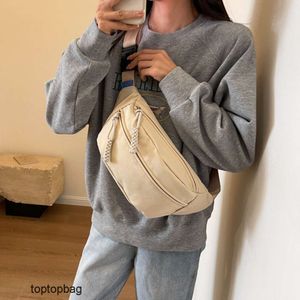 Designer Luxury Fashion Sacs d'épaule 2023 Nouvelle mode et décontracter épaule polyvalente Sac à corps cross-body sac sous les bras pour hommes et sac à coffre en nylon pour femmes