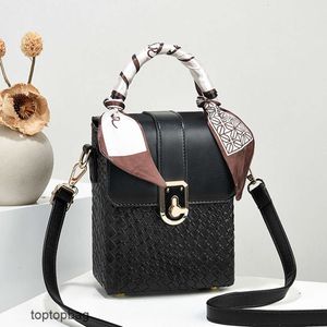 Designer Luxe mode schoudertassen 2024 Mode Nieuwe Handheld Kleine Tas Enkele Schouder Crossbody Veelzijdige Mond Rode Envelop