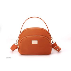 Designer Luxe mode Schoudertassen Franse niche-ontwerp kleine tas 2023 nieuwe mode casual effen kleur handtas nylon een schouder crossbody voor dames