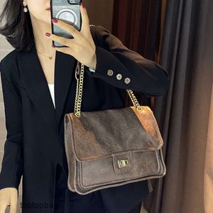 Diseñador Moda de lujo Bolsos de hombro Corea del Sur East Gate Moda Cadena simple Bolsa de cartero 2024 Nuevo Bolso versátil de un solo hombro para mujer