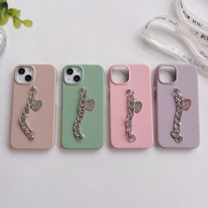 Designer Luxury Fashion Silicone Litchi Heart Chain Couleur unie Lettre Téléphone Case iPhone 15 14 14Pro 14Plus 13 12 Mini 11 Pro X XS Max XR Étui de téléphone de luxe