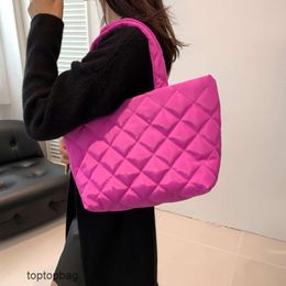 Designer Sacs fourre-tout de mode de luxe 2023 Internet célèbre même style sac de veste en coton une épaule à la mode diamant grille sous les bras sac pour femme