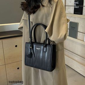 Designer Sacs fourre-tout de mode de luxe élégant et élégant sac à main pour femme 2024 nouveau sac de mariée polyvalent sac à bandoulière unique