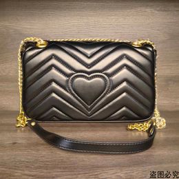 Designer Luxury Fashion Tote Sacs Internet Famous Pearl Handbag pour les femmes NEW NICHE Design Chain Crossbody Bag Mini Bag Sac à lèvres Carry et Change Wallet M531529