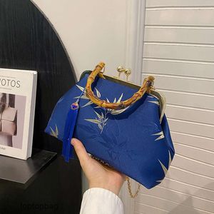 Diseñador Moda de lujo Bolsas de asas Nuevo Bolso de mano Conjunto de bambú para mujer 2023 Otoño Moda Internet Celebridad Mismo estilo literario y artístico chino Solo Shoul