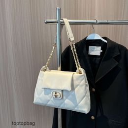 Sacs fourre-tout de luxe de luxe Portefeuilles Petit sac carré avec petite foule Design 2023 Nouvelle tendance de la mode Sac à bandoulière polyvalent et élégant à bandoulière unique pour Wom