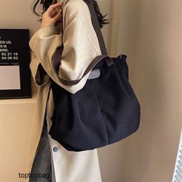 Designer Sacs fourre-tout de mode de luxe Portefeuilles Instagram coréen nouveau sac décontracté pour femmes grande capacité sac fourre-tout de couleur unie une épaule polyvalente sac de maman de banlieue