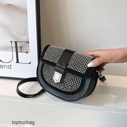 Diseñador Bolsas de asas de moda de lujo Carteras Nueva bolsa para mujer 2023 Tendencia de moda Diamante caliente Pequeño bolso cuadrado Solo hombro Estilo cruzado Bolso coreano