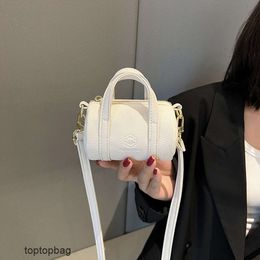 Diseñador Bolsas de asas de moda de lujo Carteras Bolso cilíndrico con patrón de lichi coreano 2023 Nueva tendencia de moda Bolso versátil Bolso bandolera de un solo hombro para mujer