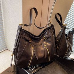 Diseñador Bolsas de asas de moda de lujo Carteras Moda Nuevo Casual Versátil Tote Bolso para mujer Motocicleta Picante Chica Bolsa para las axilas Solo hombro Bolso cruzado para mujer