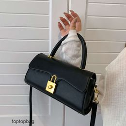 Designer Sacs fourre-tout de luxe de mode Portefeuilles Coréen Haute Couture Sac pour femme 2023 Nouvelle tendance de la mode polyvalente sac à main à bandoulière unique pour les femmes
