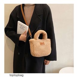 Designer Sacs fourre-tout de mode de luxe Portefeuilles Sac de fourrure moelleuse de particules 2023 Hiver Nouvelle tendance de la mode Sac à bandoulière à bandoulière unique pour les femmes