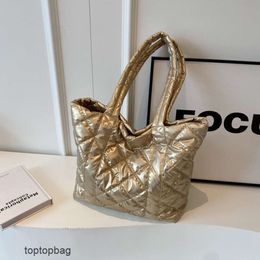 Designer Sacs fourre-tout de mode de luxe Portefeuilles Costume de coton laser à la mode Linggetote Sac pour femme polyvalent pour l'automne et l'hiver 2023 grande capacité élégante une épaule wo