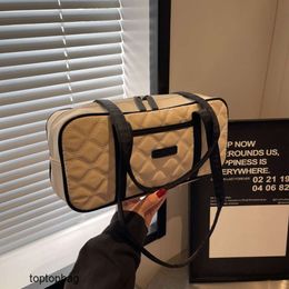 Designer Sacs fourre-tout de mode de luxe Portefeuilles Tendance Nouveau sac de bowling de loisirs 2024 Mode Internet Celebrity Même sac à bandoulière unique sous les bras