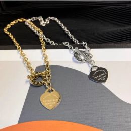 Collar de collar de joyería de diseño de joyas Cabeza de cadena de amor 925 Collar de plata de oro Collar de cartas de acero de acero inoxidable de 18 k