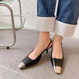 Diseñador de lujo tacones altos zapatos de vestir mujeres zapatillas de deporte charol tono dorado negro nuede sandalias para mujer fiesta boda magnífico zapato de oficina