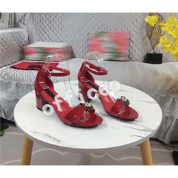 Diseñador Luxury Zapatos para mujeres de alta calidad Sandalias de tacón alto Dress-up de cuero de alta calidad con botones ajustables diamantes de imbéciles tacones de herradura