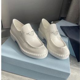 Designer Luxury Dames% 100 GÉNUINE Cuir en cuir chaussures Loafers Monolith Black Shoe augmentation Platform Platform Sneakers Dresshoes Size35--40