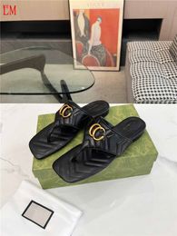 Designer Luxury Marmont Thong Sandales Femmes Black en cuir noir chaussures Flip-Flip flip flop glissée pantoufle plate avec boîte d'origine