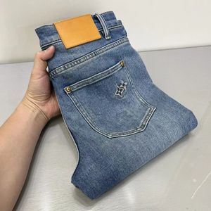 Diseñador de lujo para hombre Pantalones vaqueros elásticos Azul claro Letra elástica marca Pantalones de lujo Pantalones vaqueros Marca de tendencia Pantalones de motocicleta pantalones casuales