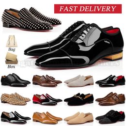Designer Luxury Mens Vobe Shoes Christan Red Loafers Sneakers Fashion Fashion Patent Leather Rivets Slip on Business Party Forme Forme Forme Shoe With Box