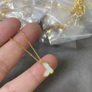 Collier de luxe de créateur dames filles mini collier papillon délicat pour cadeau de fête de mariage