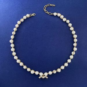 Collier de perles de luxe de créateur célèbre marque française classique double lettre pendentif résine perles chaîne en laiton matériel femmes collier de charme fille cadeau de mode