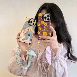 Étuis de téléphone de luxe de créateurs pour iPhone 15pro 15 14promax 14pro 14 13 Pro Max 13 Fashion Flowers Cover Girl Girl Amid Gift Spring Silk Wristboung Chain Shockproofproof