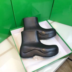 Botas de charco de lujo de diseñador Botas de lluvia de plataforma para mujer Colores de caramelo Zapato impermeable de goma Botines de PVC