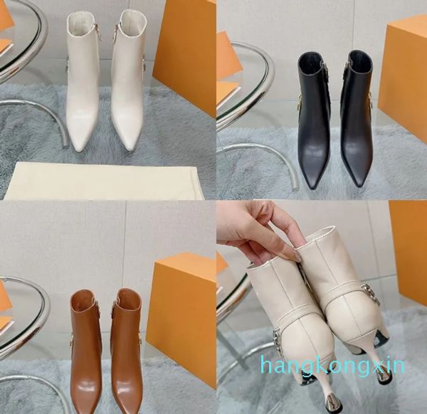 Designer Luxe Couleur Pure Bottines pointues Femmes Cuir Lettre imprimée Parti Respirant Chaîne en métal doré Boot Lady Sexy Mode Chaussures à talons hauts