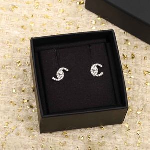 Boucle d'oreille à tige de charme de qualité de luxe avec diamant scintillant en plaqué argent avec boîte à timbres PS3274B