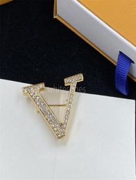 Designer Luxury Rhingestone Brooch Women Femme Femy Party Brooches Brooches Double Letter Gold Pin Robe Tins Suit Pin3413128