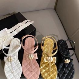 Designer Luxe Sandalen Camellia Water Diamond Zomer Mode Klassieke Slippers Mule Channel Slide Zacht Leer Kantoor Sandalen Gladiator Dames Glijdende Dansschoenen