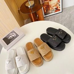 Sandalias de lujo de diseñador, zapatillas de mujer con hebilla dorada, sandalias informales negras y marrones para piscina para mujer, zapatos becah de PP de verano 02