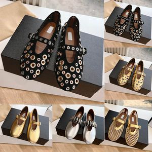 Chaussures de luxe de créateur Nouveau punching Femmes Ballet Flats Coudure de maille Mesh Mules Sandale Round Head Rigonge Rivet Boucle Mary Jane Généreuse Cuir Top Quality