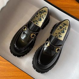 Chaussures de luxe de créateur vachette fermoir petite abeille en cuir véritable mocassins polyvalents femmes bottes à plateforme semelle épaisse gâteau éponge mocassins à boucle en fer à cheval