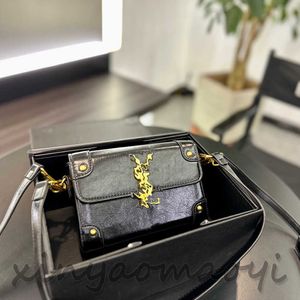 Petit sac carré de luxe design, sac à main bandoulière sac box bag, ambiance rétro 104080