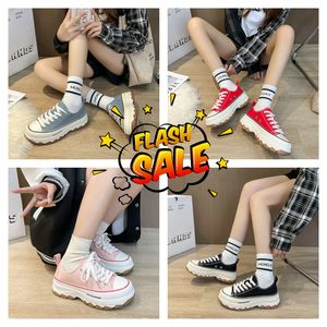 Designer Luxury Sneakers Trainers Hommes Femmes Virgils Shoe Spring Casual Chores à lacets à lacets Round Toe Embroides Sneakers Classic Gai